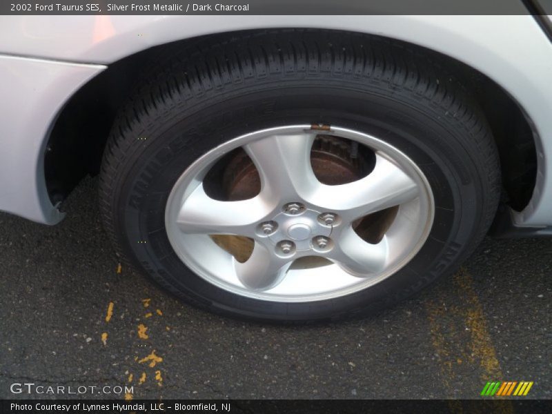 Silver Frost Metallic / Dark Charcoal 2002 Ford Taurus SES
