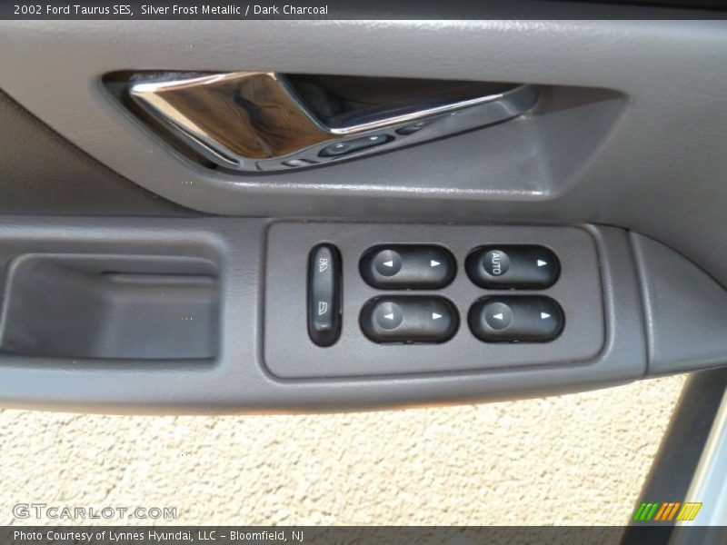 Silver Frost Metallic / Dark Charcoal 2002 Ford Taurus SES