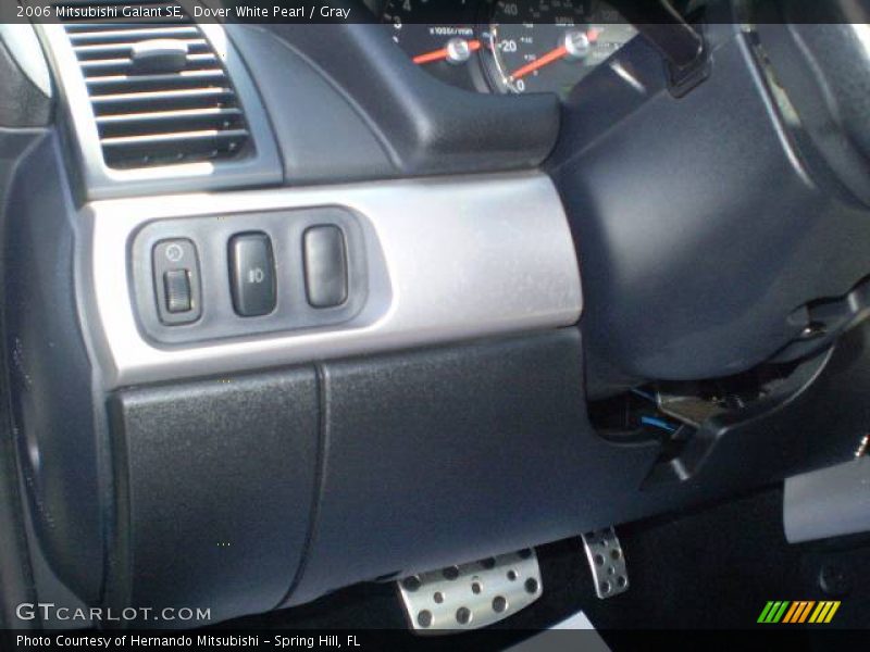Dover White Pearl / Gray 2006 Mitsubishi Galant SE