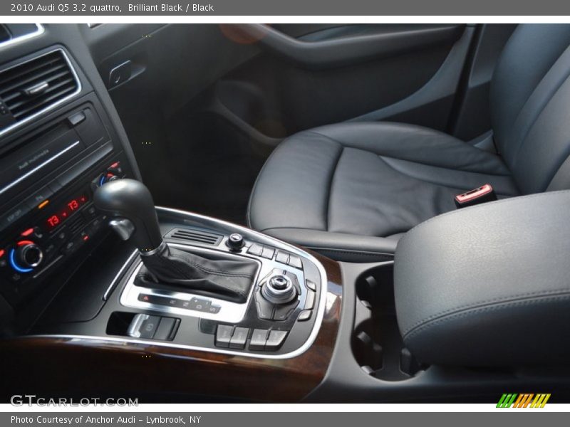 Brilliant Black / Black 2010 Audi Q5 3.2 quattro