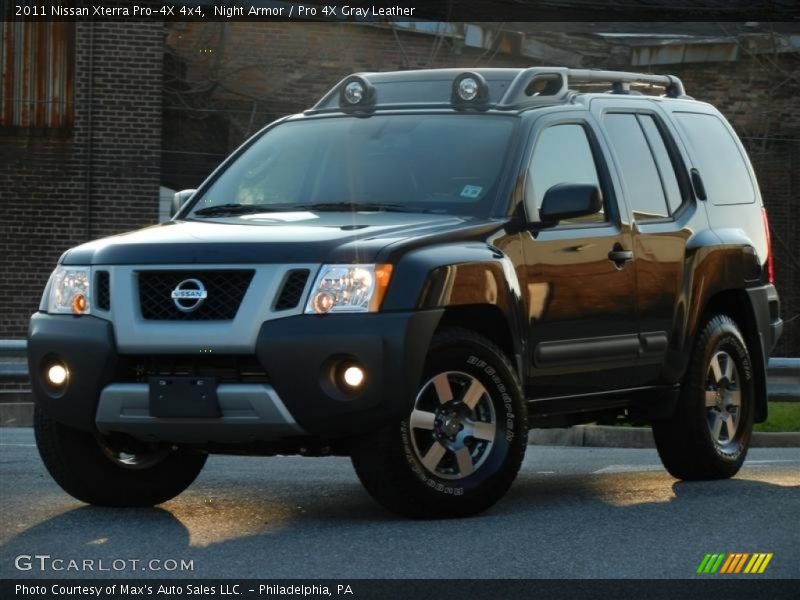 Front 3/4 View of 2011 Xterra Pro-4X 4x4