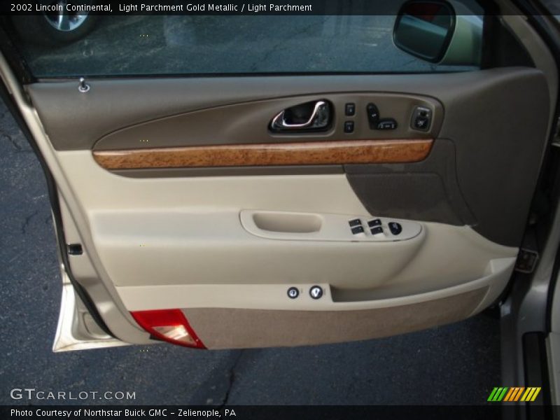 Light Parchment Gold Metallic / Light Parchment 2002 Lincoln Continental