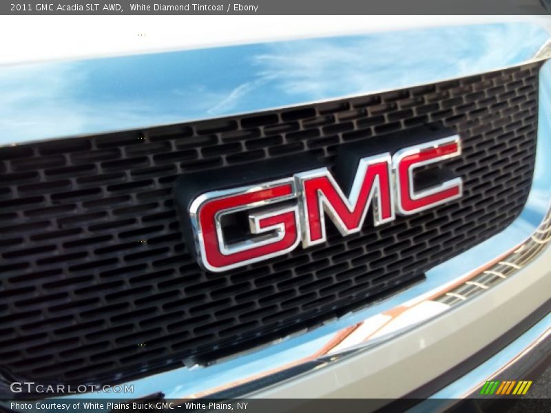 White Diamond Tintcoat / Ebony 2011 GMC Acadia SLT AWD