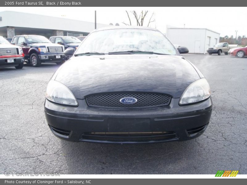 Black / Ebony Black 2005 Ford Taurus SE