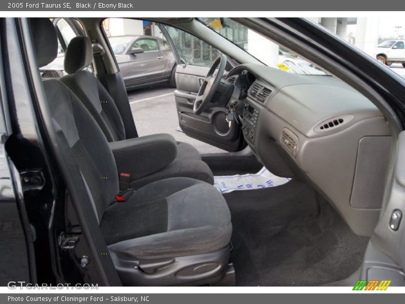 Black / Ebony Black 2005 Ford Taurus SE