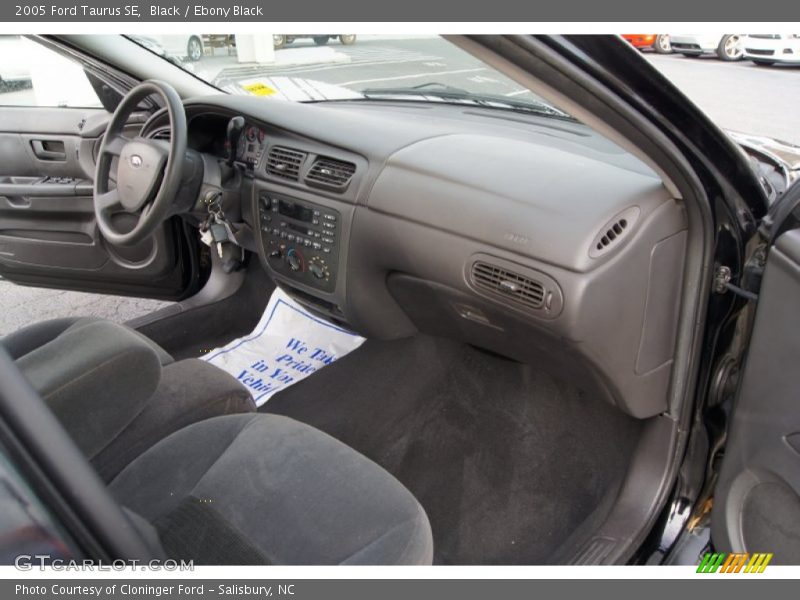 Black / Ebony Black 2005 Ford Taurus SE
