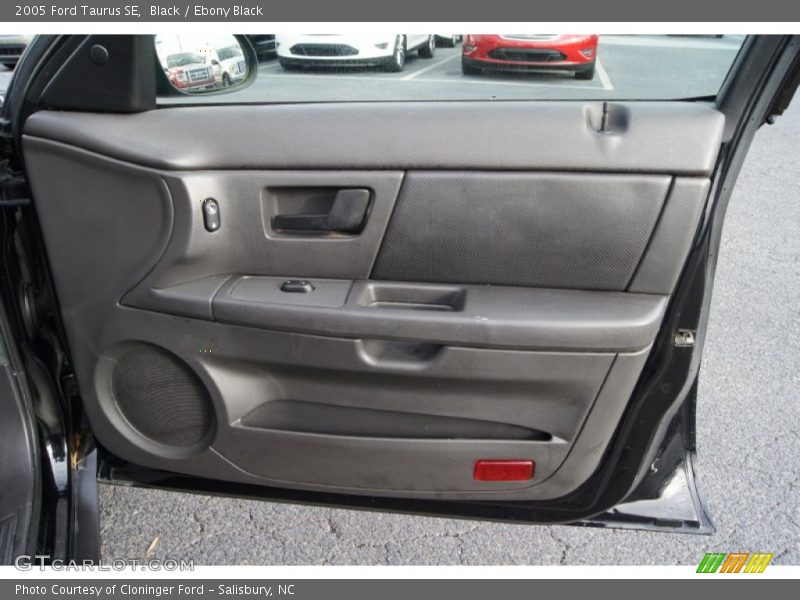 Black / Ebony Black 2005 Ford Taurus SE