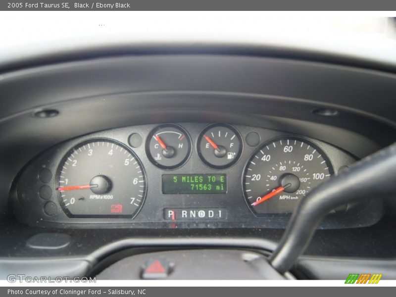 Black / Ebony Black 2005 Ford Taurus SE