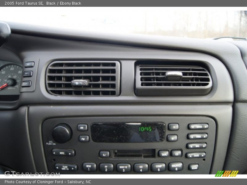 Black / Ebony Black 2005 Ford Taurus SE