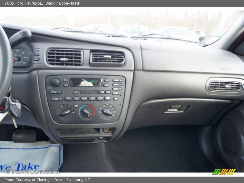 Black / Ebony Black 2005 Ford Taurus SE