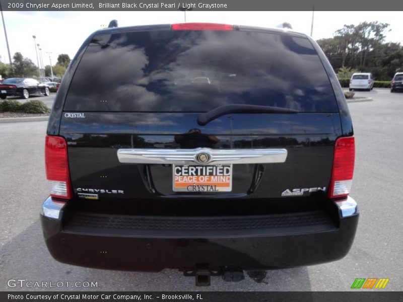 Brilliant Black Crystal Pearl / Light Graystone 2009 Chrysler Aspen Limited