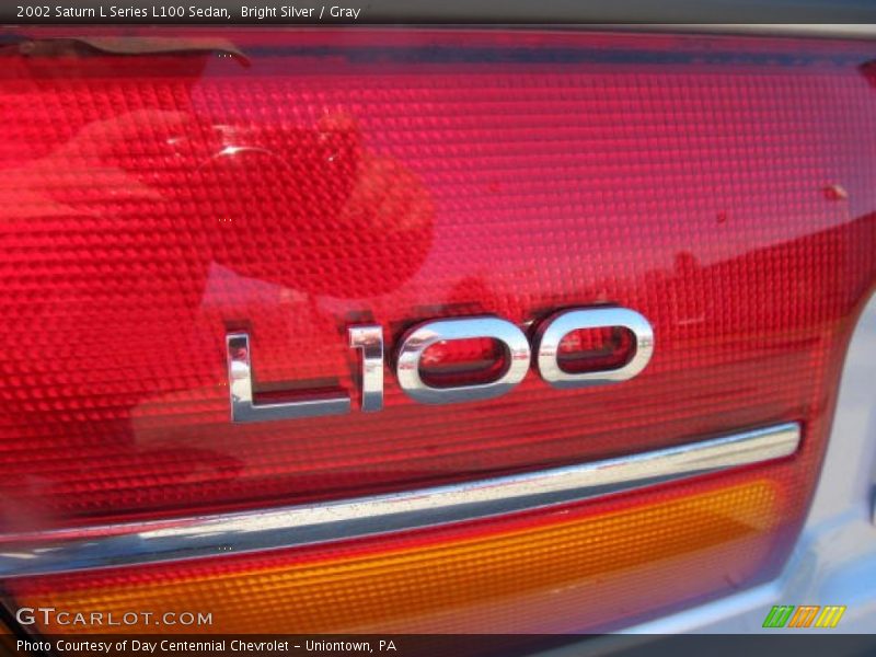 Bright Silver / Gray 2002 Saturn L Series L100 Sedan