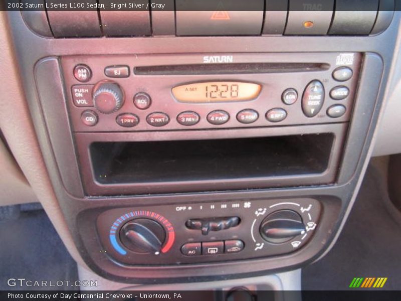 Bright Silver / Gray 2002 Saturn L Series L100 Sedan