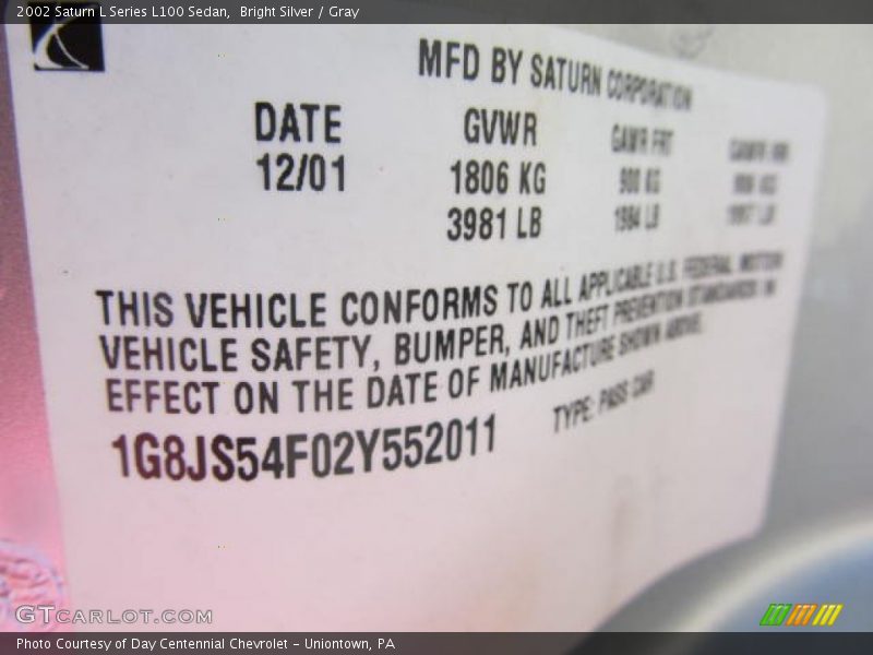 Bright Silver / Gray 2002 Saturn L Series L100 Sedan