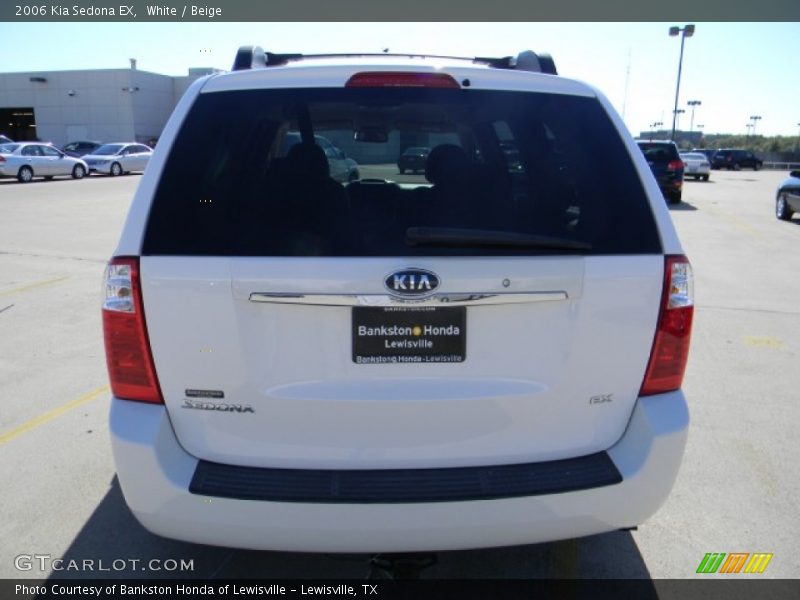 White / Beige 2006 Kia Sedona EX