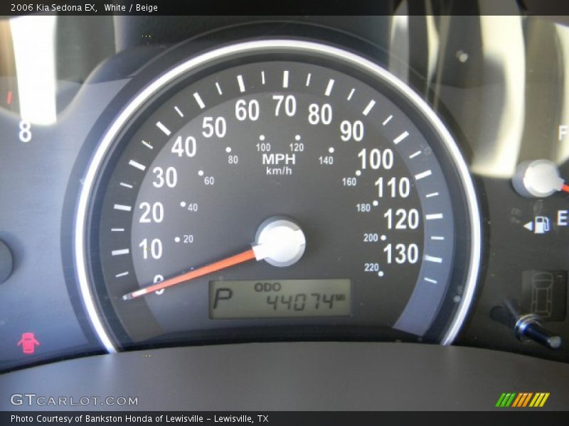 White / Beige 2006 Kia Sedona EX
