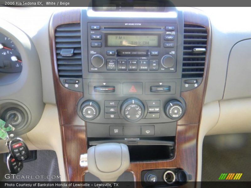 White / Beige 2006 Kia Sedona EX