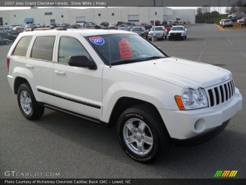 Stone White / Khaki 2007 Jeep Grand Cherokee Laredo