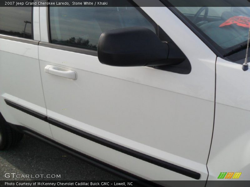 Stone White / Khaki 2007 Jeep Grand Cherokee Laredo