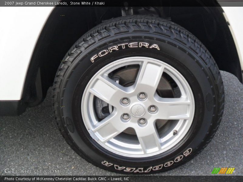 Stone White / Khaki 2007 Jeep Grand Cherokee Laredo