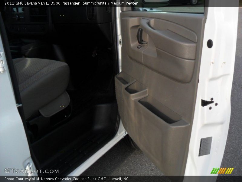 Summit White / Medium Pewter 2011 GMC Savana Van LS 3500 Passenger