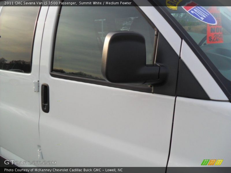 Summit White / Medium Pewter 2011 GMC Savana Van LS 3500 Passenger