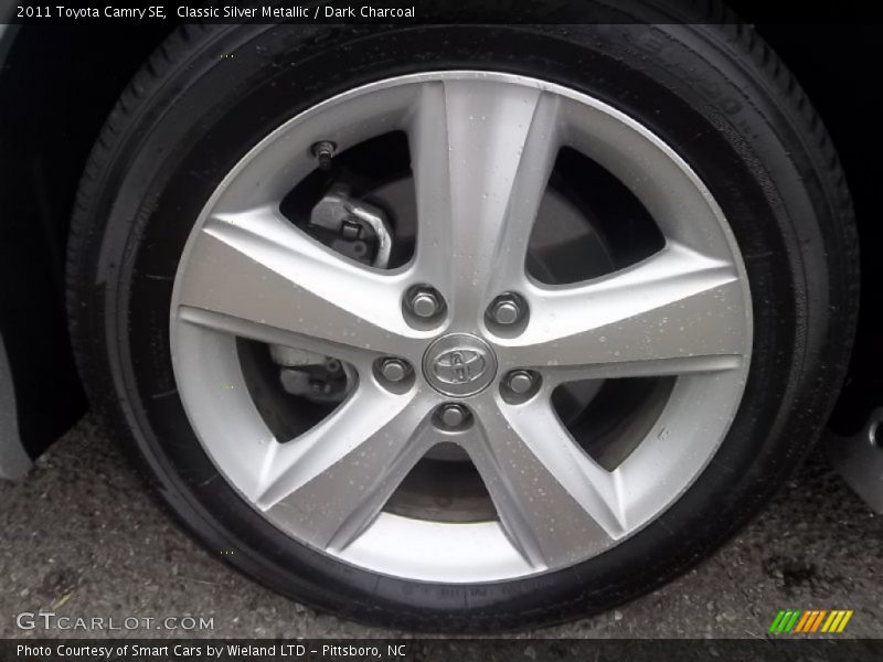 Classic Silver Metallic / Dark Charcoal 2011 Toyota Camry SE