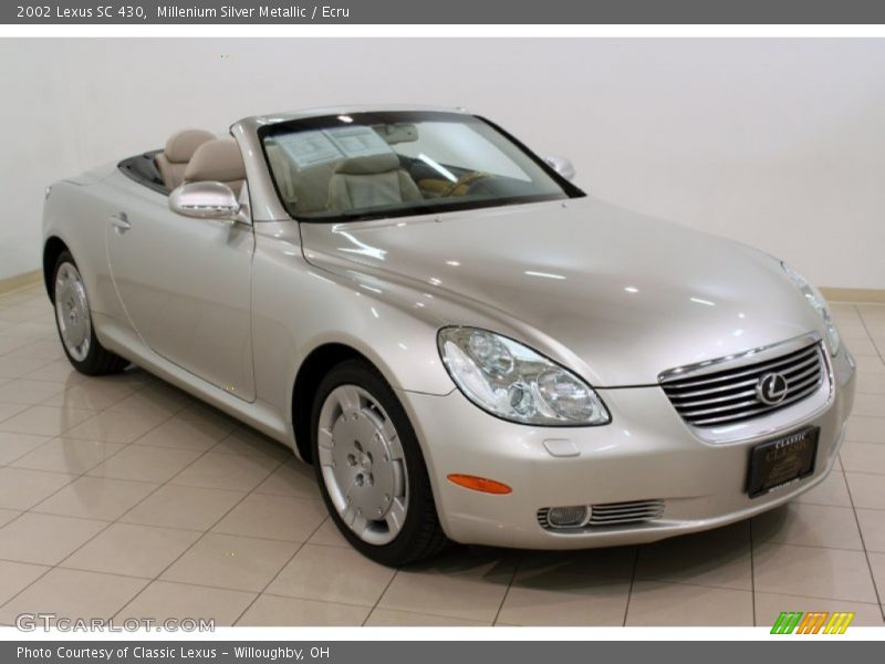 Front 3/4 View of 2002 SC 430