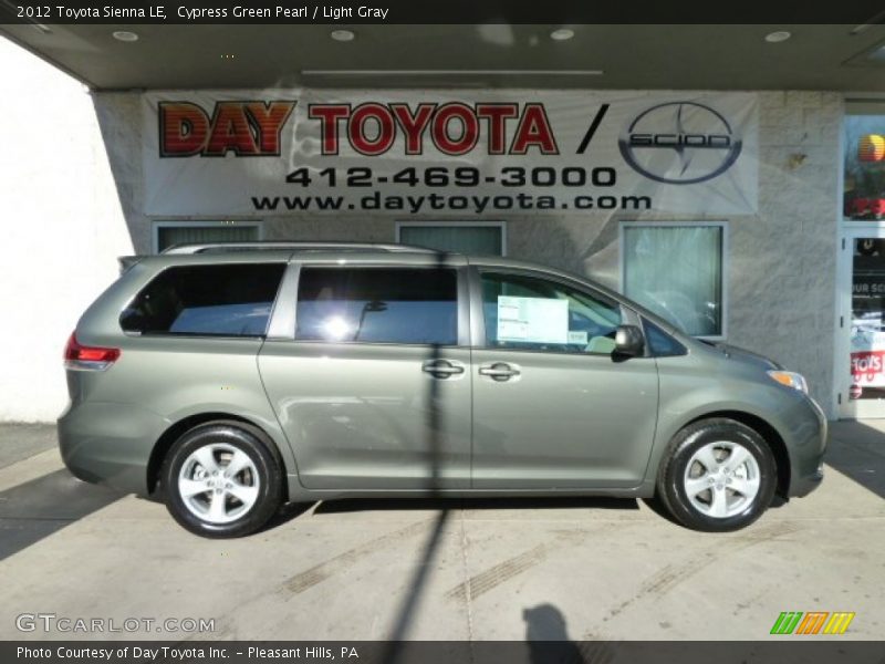 Cypress Green Pearl / Light Gray 2012 Toyota Sienna LE