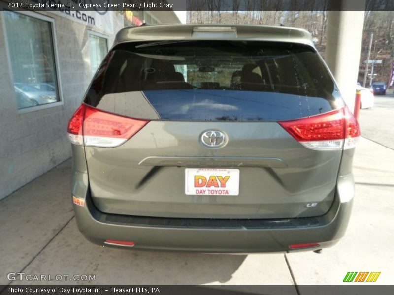 Cypress Green Pearl / Light Gray 2012 Toyota Sienna LE