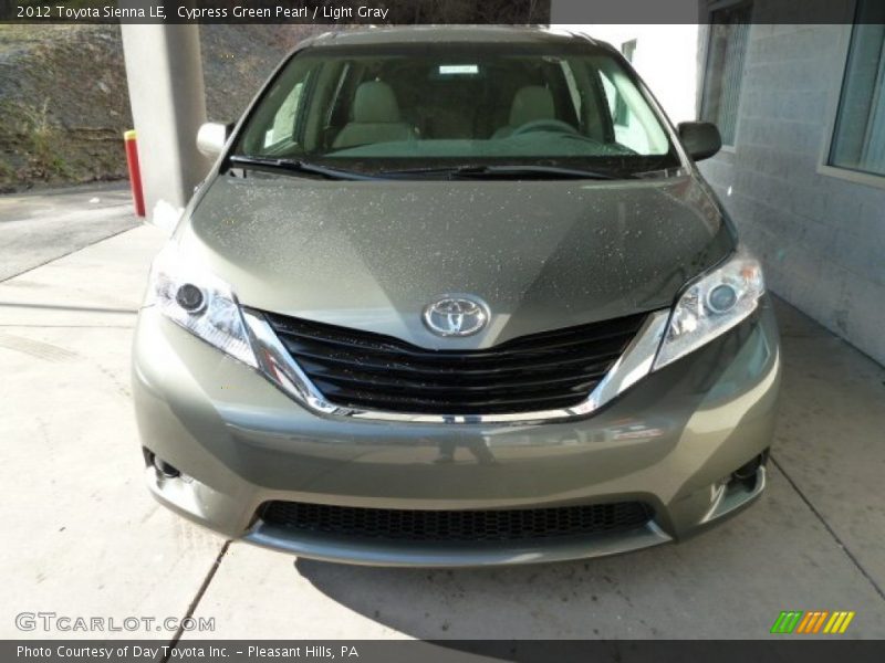 Cypress Green Pearl / Light Gray 2012 Toyota Sienna LE