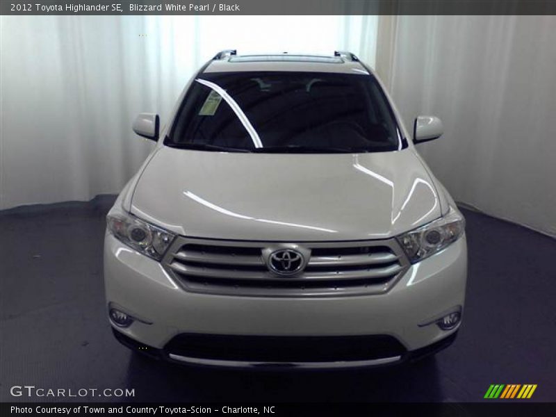 Blizzard White Pearl / Black 2012 Toyota Highlander SE