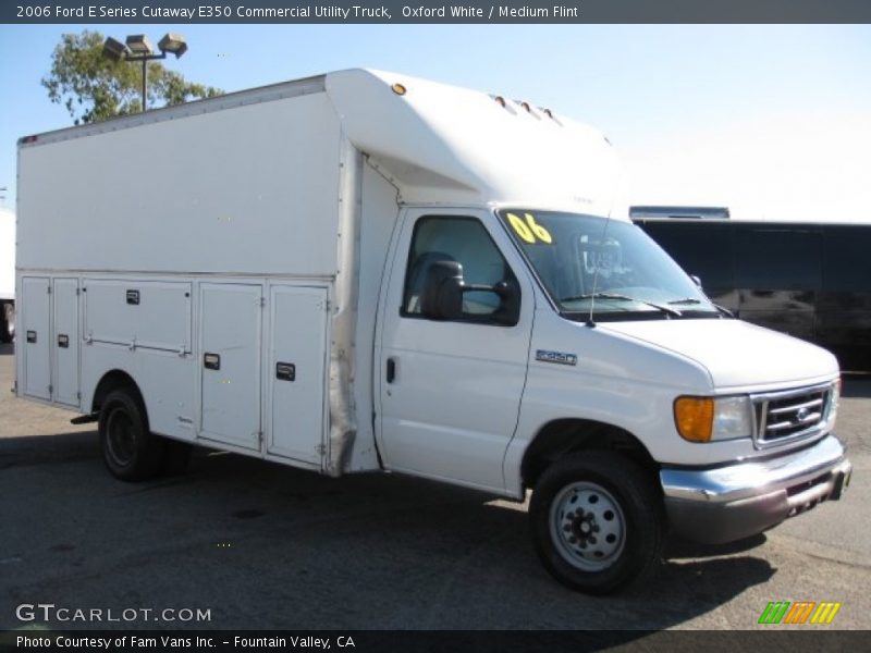 Oxford White / Medium Flint 2006 Ford E Series Cutaway E350 Commercial Utility Truck