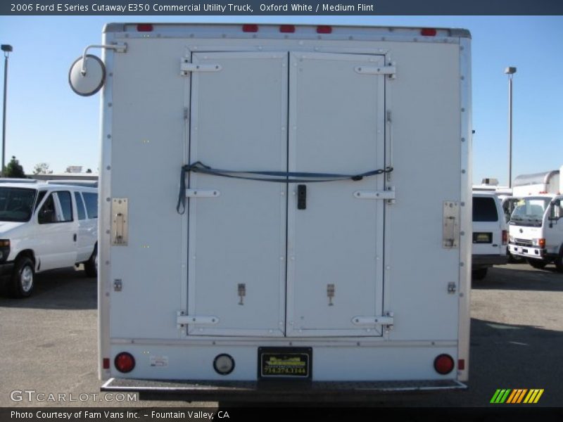 Oxford White / Medium Flint 2006 Ford E Series Cutaway E350 Commercial Utility Truck