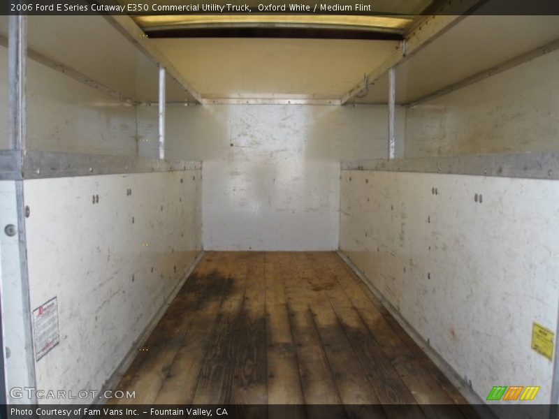 Oxford White / Medium Flint 2006 Ford E Series Cutaway E350 Commercial Utility Truck