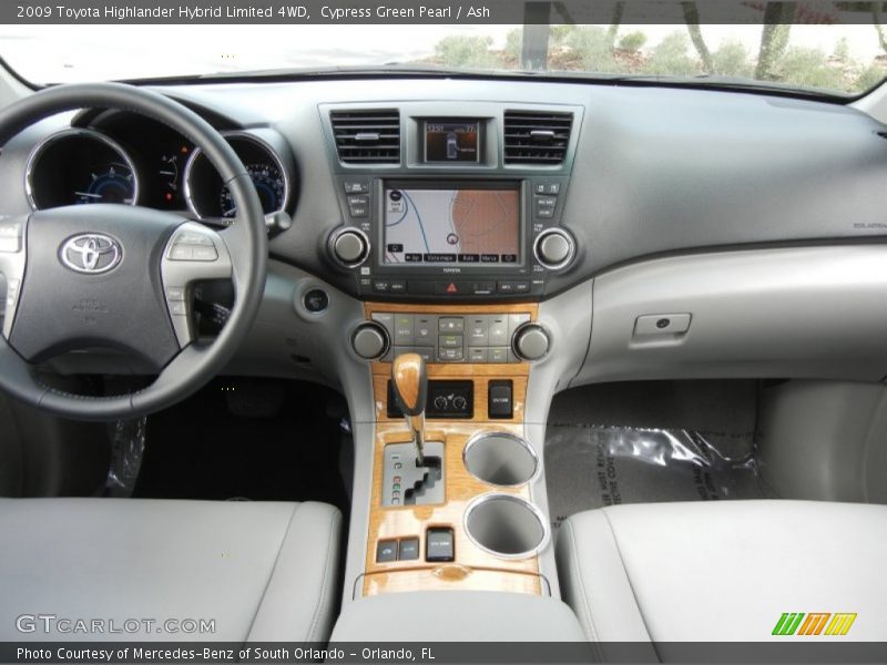 Dashboard of 2009 Highlander Hybrid Limited 4WD