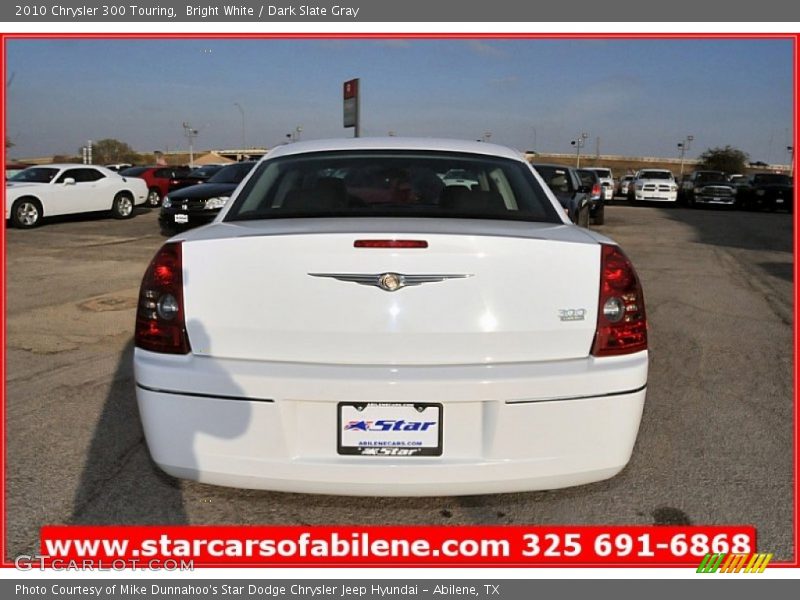 Bright White / Dark Slate Gray 2010 Chrysler 300 Touring