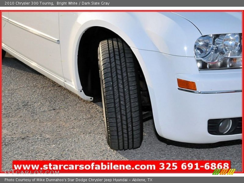Bright White / Dark Slate Gray 2010 Chrysler 300 Touring