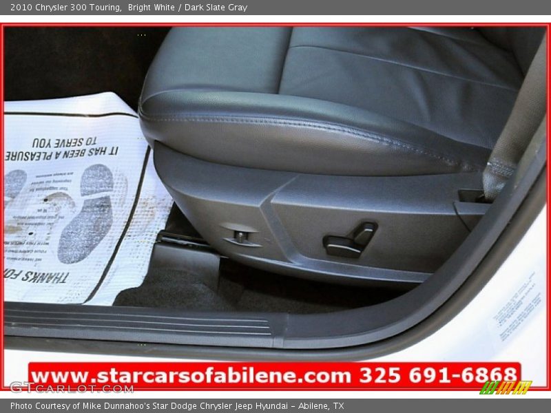 Bright White / Dark Slate Gray 2010 Chrysler 300 Touring