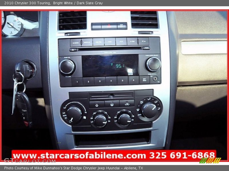Bright White / Dark Slate Gray 2010 Chrysler 300 Touring