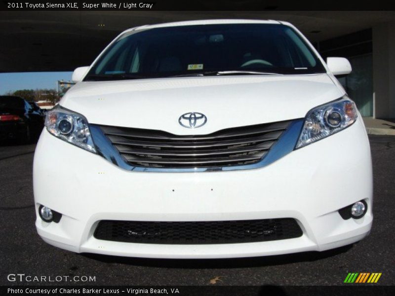 Super White / Light Gray 2011 Toyota Sienna XLE