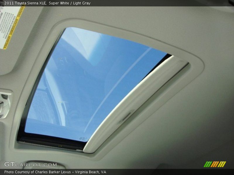 Super White / Light Gray 2011 Toyota Sienna XLE
