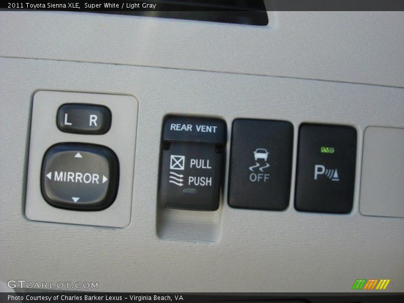 Super White / Light Gray 2011 Toyota Sienna XLE
