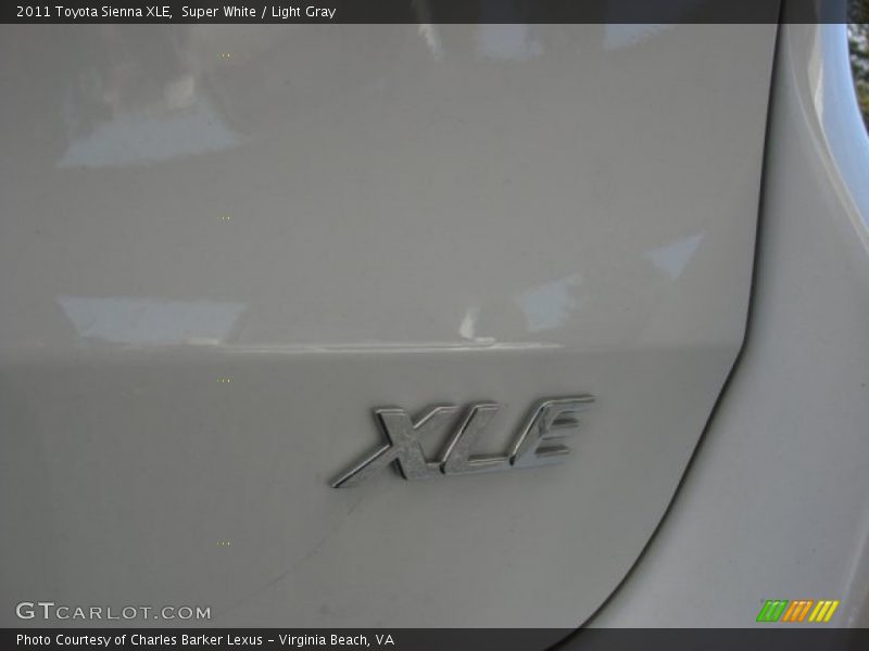 Super White / Light Gray 2011 Toyota Sienna XLE
