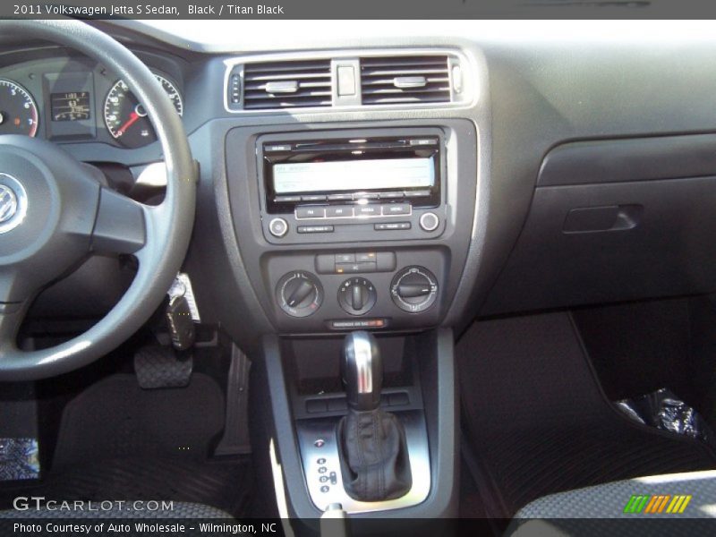 Black / Titan Black 2011 Volkswagen Jetta S Sedan
