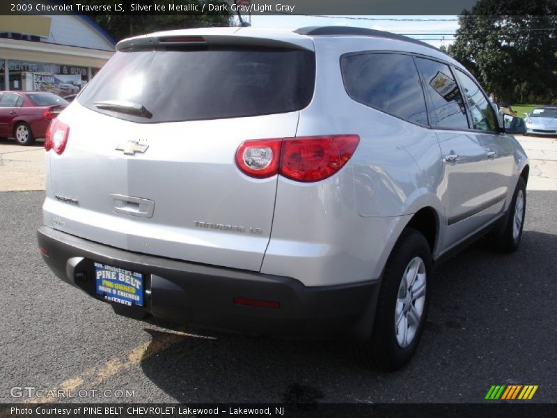 Silver Ice Metallic / Dark Gray/Light Gray 2009 Chevrolet Traverse LS