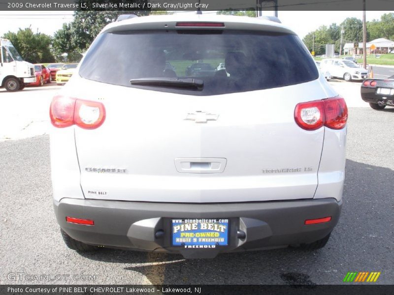 Silver Ice Metallic / Dark Gray/Light Gray 2009 Chevrolet Traverse LS