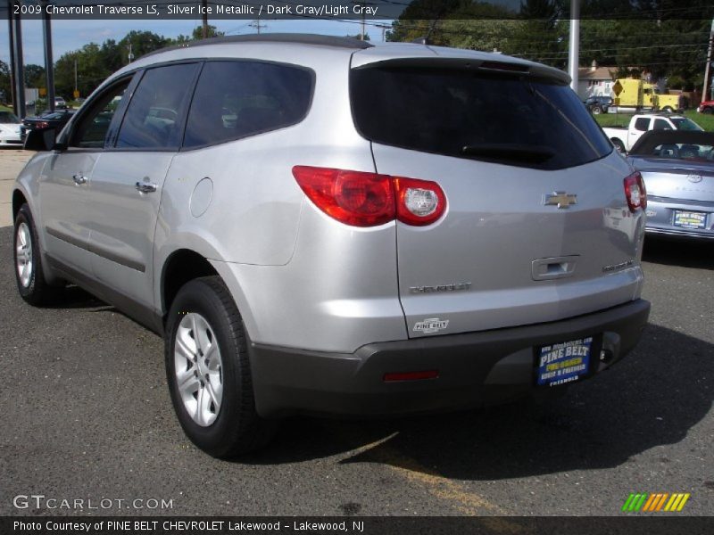 Silver Ice Metallic / Dark Gray/Light Gray 2009 Chevrolet Traverse LS