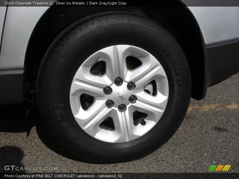 Silver Ice Metallic / Dark Gray/Light Gray 2009 Chevrolet Traverse LS