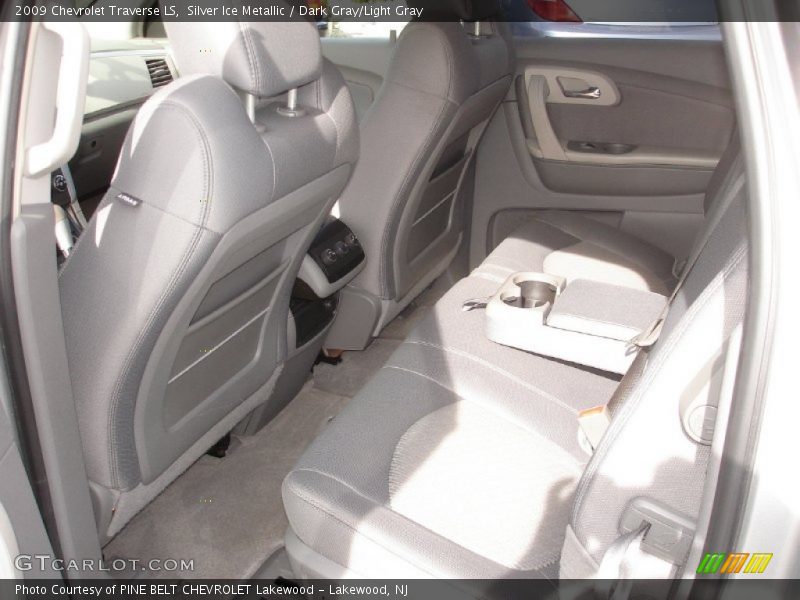 Silver Ice Metallic / Dark Gray/Light Gray 2009 Chevrolet Traverse LS